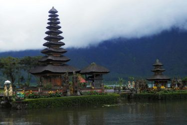 ulun danu beratan temple bali